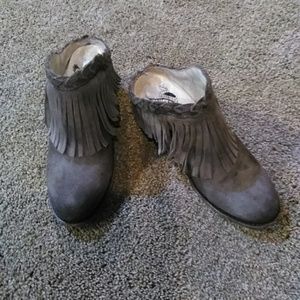 Freebird tan clogs size 6